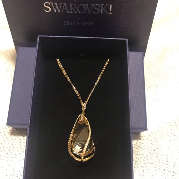 ✨🎁SWAROVSKI PENDANT 🎁✨ - Picture 3 of 11